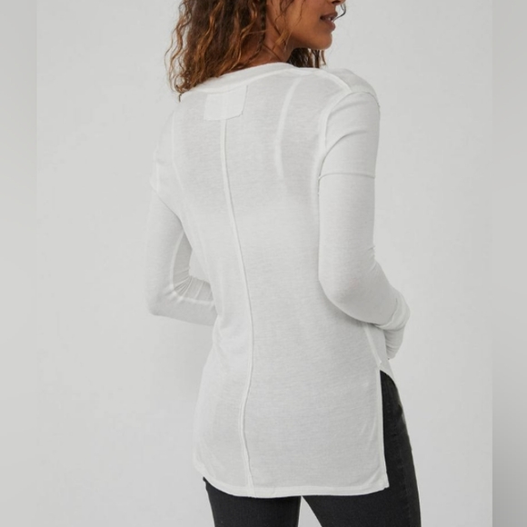 🥚FP Fresh & Clean Long sleeve Tee - Picture 3 of 10